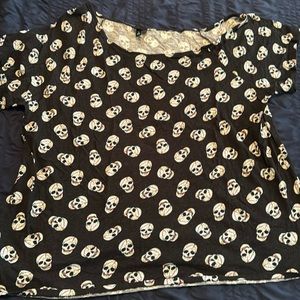 Torrid skull off the shoulder t shirt size 3